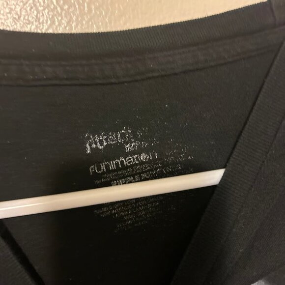 Attack on Titan Tee  *LARGE* - Picture 2 of 3